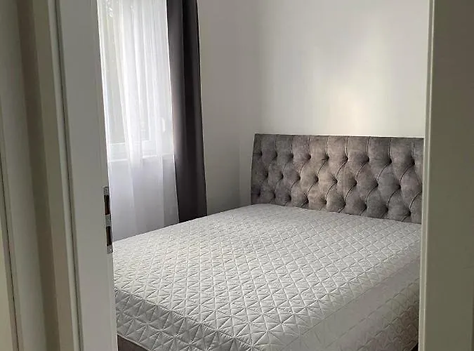 Mark Apartman * Balatonszarszo