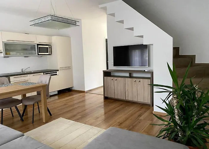 Mark Apartman * Balatonszarszo