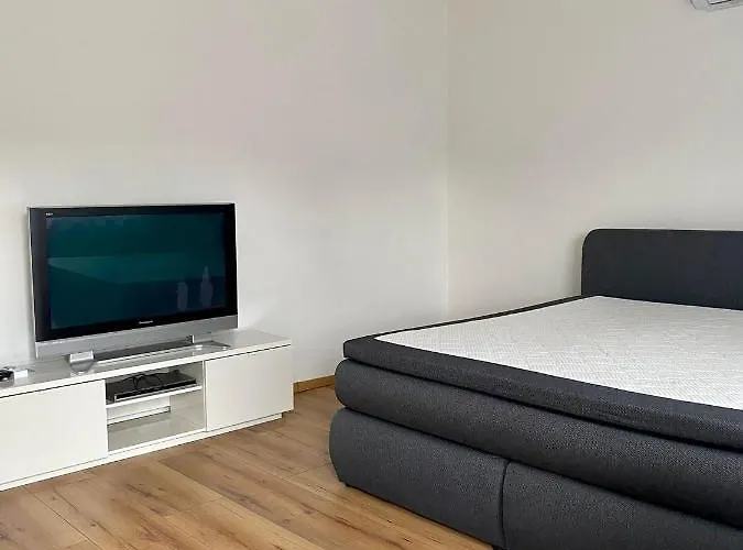 Mark Apartman * Balatonszarszo